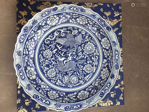 A YUAN DYNASTY BLUE&WHITE FLOWER SHAPED MOUTH PLATE