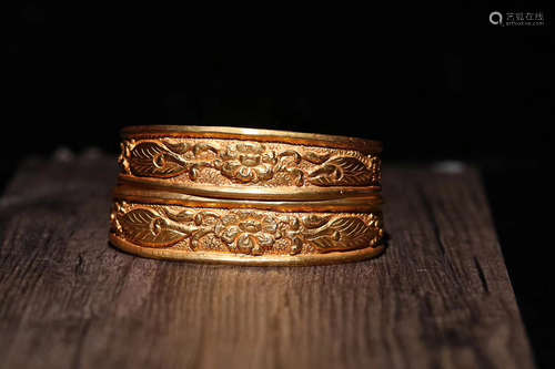 A PAIR OF GILT SILVER BRACELETS