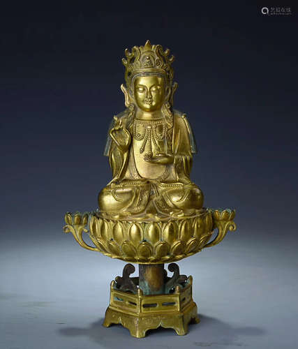 A GILT BRONZE GUANYIN DESIGN FIGURE.