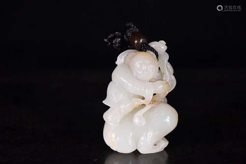 17-19TH CENTURY, A KID DESIGN HETIAN JADE CARVING, QING DYNASTY