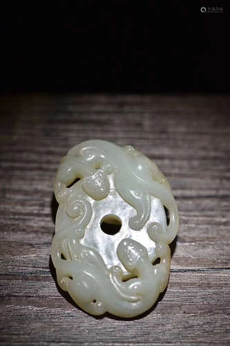 17-19TH CENTURY, A HETIAN JADE PENDANT, QING DYNASTY