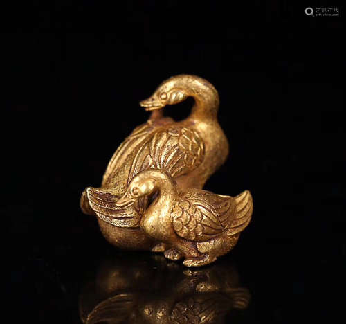 17-19TH CENTURY, A GILT BRONZE GOOSE DESIGN ORNAMENT, QING DYNASTY