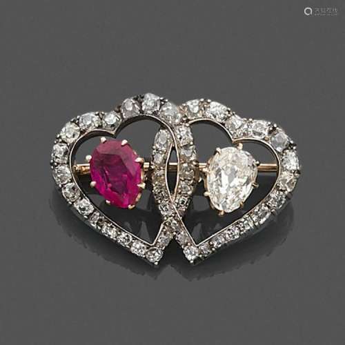 ANNÉES 1860 BROCHE CœURS A ruby, diamond, gold and silver brooch, circa 1860.