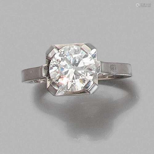 TRAVAIL FRANÇAIS ANNÉES 1930 BAGUE DIAMANT SOLITAIRE A 1,83 carat diamond and platinum ring, circa 1930.