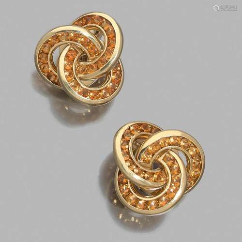 ANNÉES 1940 PAIRE DE MOTIFS D’OREILLES CITRINES A citrine and gold pair of ear clips, circa 1940.