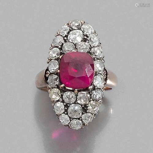 BAGUE MARQUISE RUBIS COUSSIN A 4,62 carats ruby, diamond, gold and silver ring.