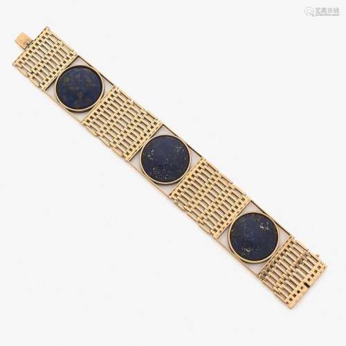 ANNÉES 1950 MAGNIFIQUE BRACELET LAPIS-LAZULI A lapis lazuli and gold bracelet, circa 1950.
