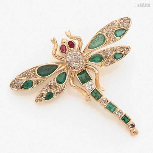 PENDENTIF LIBELLULE DIAMANTS ET ÉMERAUDES An emerald, ruby, diamond and gold pendant.