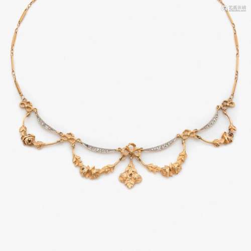 TRAVAIL FRANÇAIS ANNÉES 1900 Collier draperie A diamond and gold necklace, circa 1900.