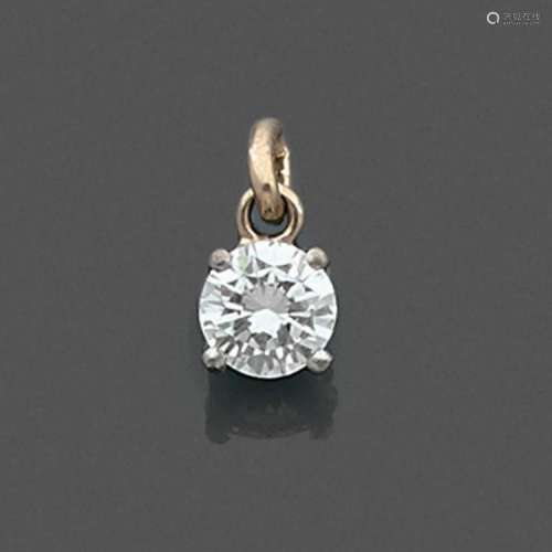 PENDENTIF DIAMANT A 0,85 carat diamond and gold pendant.