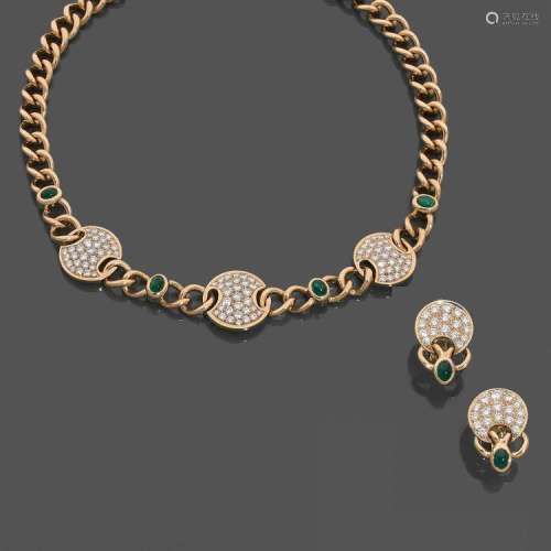 CHAUMET ANNÉES 1975 PARURE ÉMERAUDES ET DIAMANTS A diamond, emerald and gold set by CHAUMET, circa 1975.