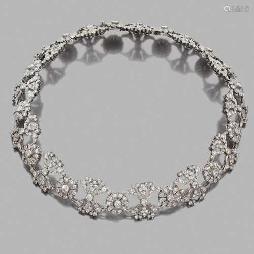 ANNÉES 1950 COLLIER DIAMANTS A diamond and gold transformable necklace, circa 1950.