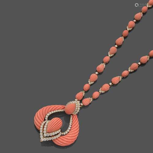 BOUCHERON ANNÉES 1960 IMPORTANT COLLIER ET PENDENTIF CORAIL A coral, diamond and gold necklace by BOUCHERON, circa 1960.