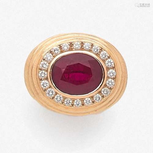 ANNÉES 1970 BAGUE CHEVALIÈRE RUBELLITE A rubellite, diamond and gold ring, circa 1970.