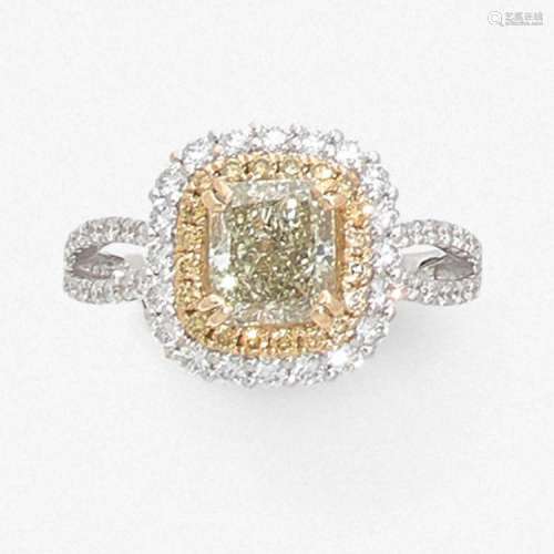 BAGUE DIAMANT FANCY A 1,60 carat Fancy Light Yellow diamond and gold ring.