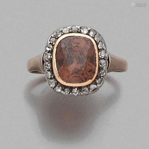 ANNÉES 1890 BAGUE ZIRCON A zircon, diamond, silver and gold ring, circa 1890.