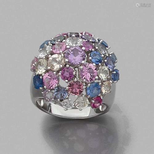 BAGUE BOULE SAPHIRS A muticolour sapphire and gold ring.