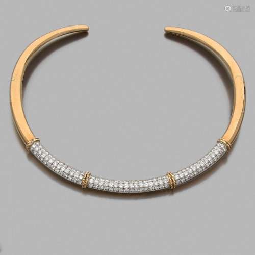 FRED ANNÉES 1980 COLLIER RIGIDE DIAMANTS A diamond, gold and platinum necklace by FRED, circa 1980.
