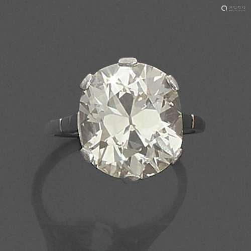 TRAVAIL FRANÇAIS ANNÉES 1920 IMPORTANTE BAGUE DIAMANT SOLITAIRE A 8,78 carats diamond and platinum ring, circa 1920.