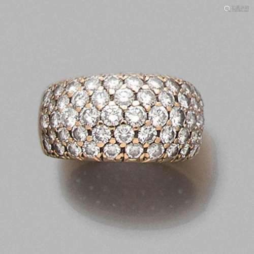 VAN CLEEF & ARPELS BAGUE JONC DIAMANTS A diamond and gold ring by VAN CLEEF & ARPELS.
