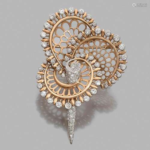 ANNÉES 1940 BROCHE NœUD DE RUBAN A diamond, gold and platinum brooch, circa 1940.