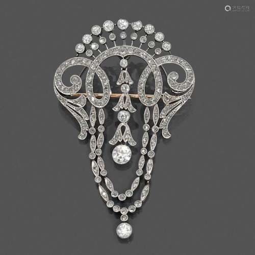 ANNÉES 1910 BROCHE GUIRLANDEs DIAMANTS A diamond and platinum brooch, circa 1910.