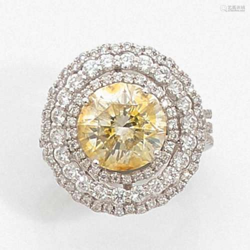 BAGUE DIAMANT JAUNE A treated diamond and gold ring.