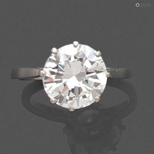 BAGUE DIAMANT SOLITAIRE A 3,56 carats diamond and platinum ring.