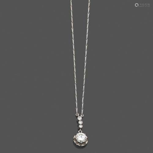 TRAVAIL FRANÇAIS ANNÉES 1920 PENDENTIF DIAMANT A 1,36 carat diamond and platinum pendant, circa 1920.