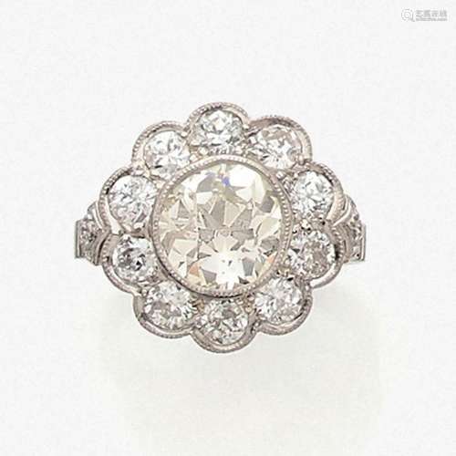 BAGUE MARGUERITE DIAMANTS A diamond and platinum ring.