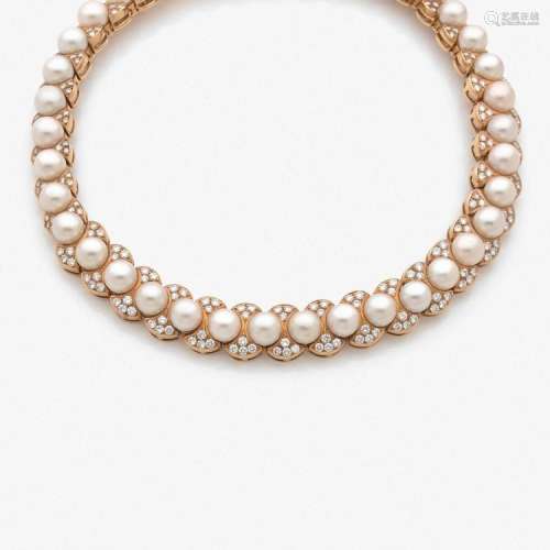 COLLIER DRAPERIE PERLES DE CULTURE ET DIAMANTS A cultured pearl, diamond and gold necklace.
