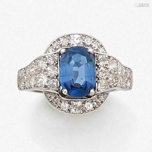 BAGUE SAPHIR COUSSIN A 3,14 carats sapphire, diamond and platinum ring.