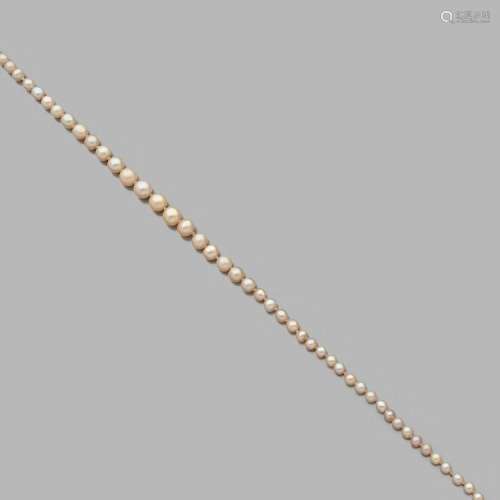 COLLIER PERLES FINES A natural and cultured pearl, diamond and gold necklace.