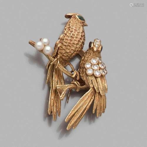 DIOR BROCHE DEUX OISEAUX EXOTIQUES A gold, emerald, sapphire, pearl and diamond clip by DIOR.