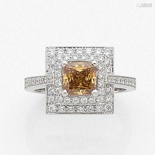 TRAVAIL FRANÇAIS BAGUE DIAMANT FANCY DEEP ORANGE - YELLOW A 1,19 carat Fancy Deep Orange-Yellow diamond and gold ring.