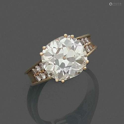 TRAVAIL FRANçAIS BAGUE DIAMANT SOLITAIRE A 6,46 carats diamond and gold ring.