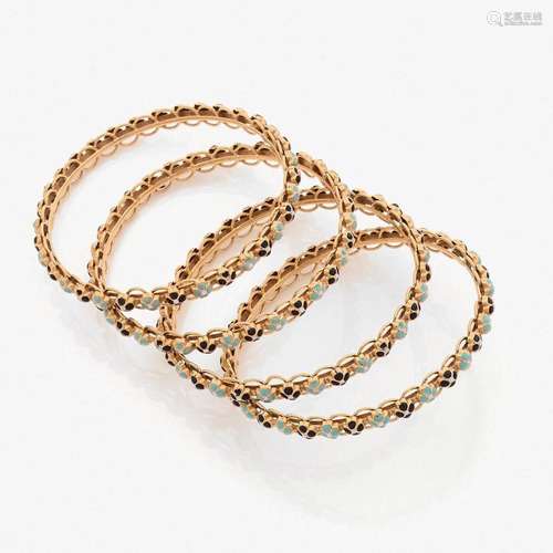 SUITE DE QUATRE BRACELET ÉMAIL An enamel and gold set of 4 bangles.