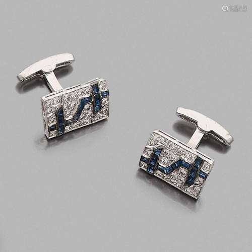 PAIRE DE BOUTONS DE MANCHETTEs A diamond, sapphire and gold pair of cufflinks.