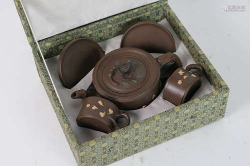 A Set Chinese Yixing Zisha Teapot