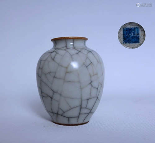 Chinese Ge Glaze Porcelain Vase