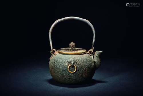 清 鎏金活环饕餮纹铁茶壶