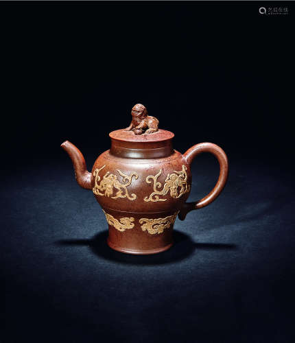 清 紫砂堆泥贴花龙纹茶壶