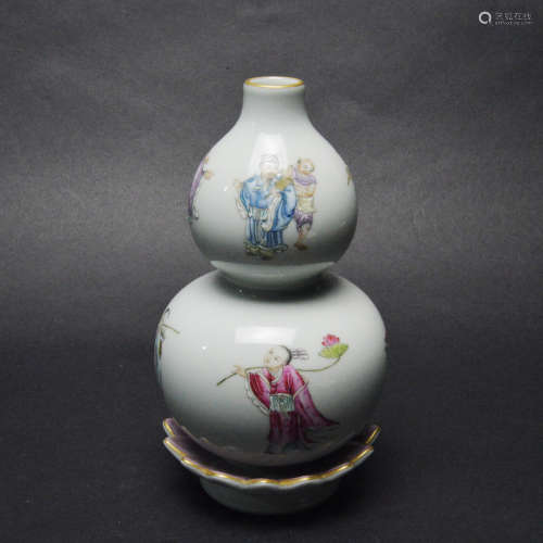 CHINESE FAMILLE ROSE DOUBLE GOURD VASE