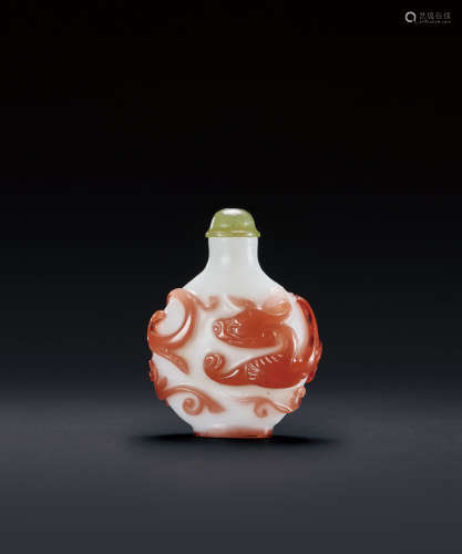 清中期 红套白螭龙鼻烟壶