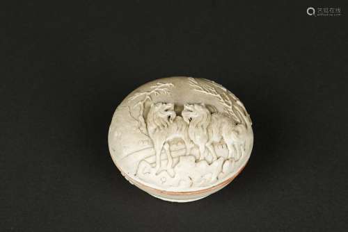 A CARVED PORCELAIN INK BOX WITH 'QIANLONG' MARK, QING DYNASTY