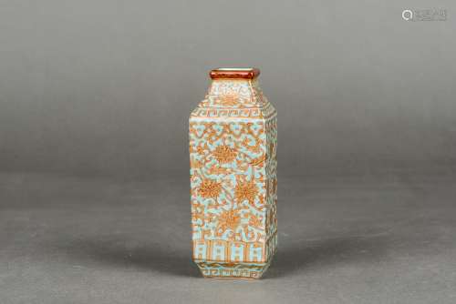 A FAMILLE ROSE SMALL VASE WITH QIANLONG MARK, REPUBLIC PERIOD