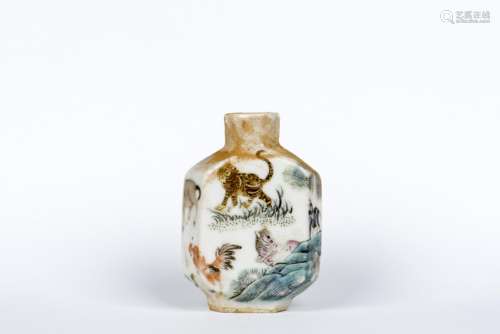 A FAMILLE ROSE SNUFF BOTTLE, DAOGUANG PERIOD