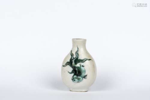 A WHITE-GROUND SNUFF BOTTLE, QING DYNASTY