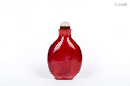 A RUBY-RED CRYSTAL SNUFF BOTTLE