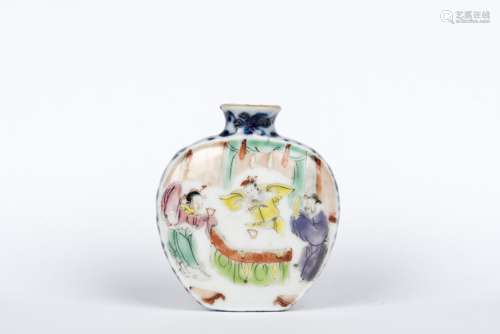 A FAMILLE ROSE PORCELAIN SNUFF BOTTLE, QING DYNASTY, QIANLONG PERIOD